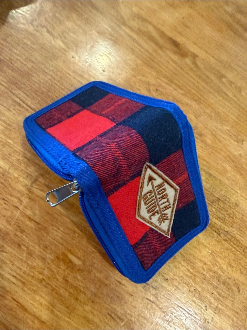 NORTH GUIDE ~ Blue Trim ~ Red Plaid ~ Zip Wallet
